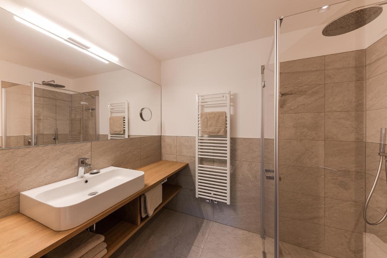 Aparthotel Abina Lana Hoehe Buitenkant foto