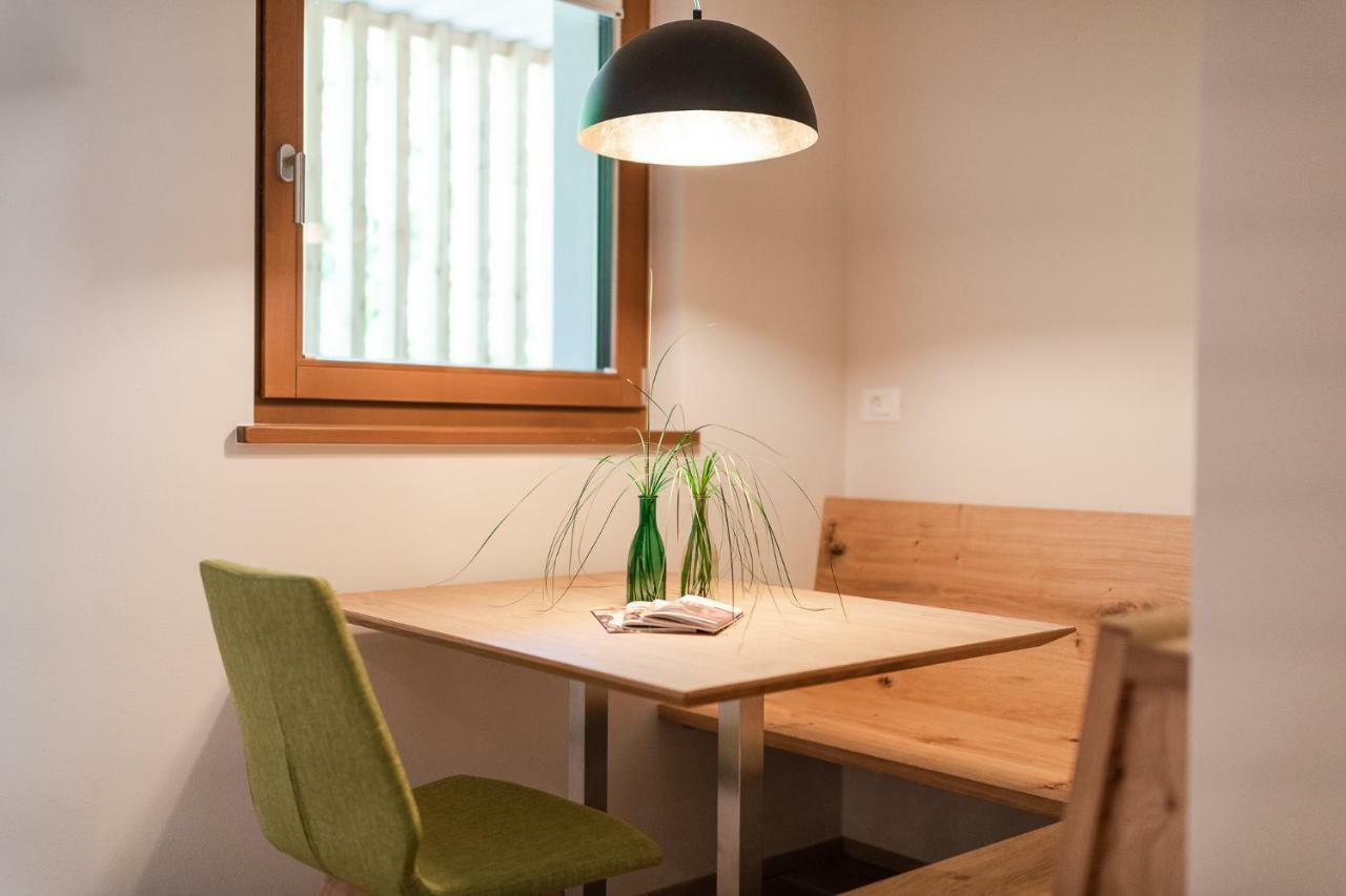 Aparthotel Abina Lana Hoehe Buitenkant foto